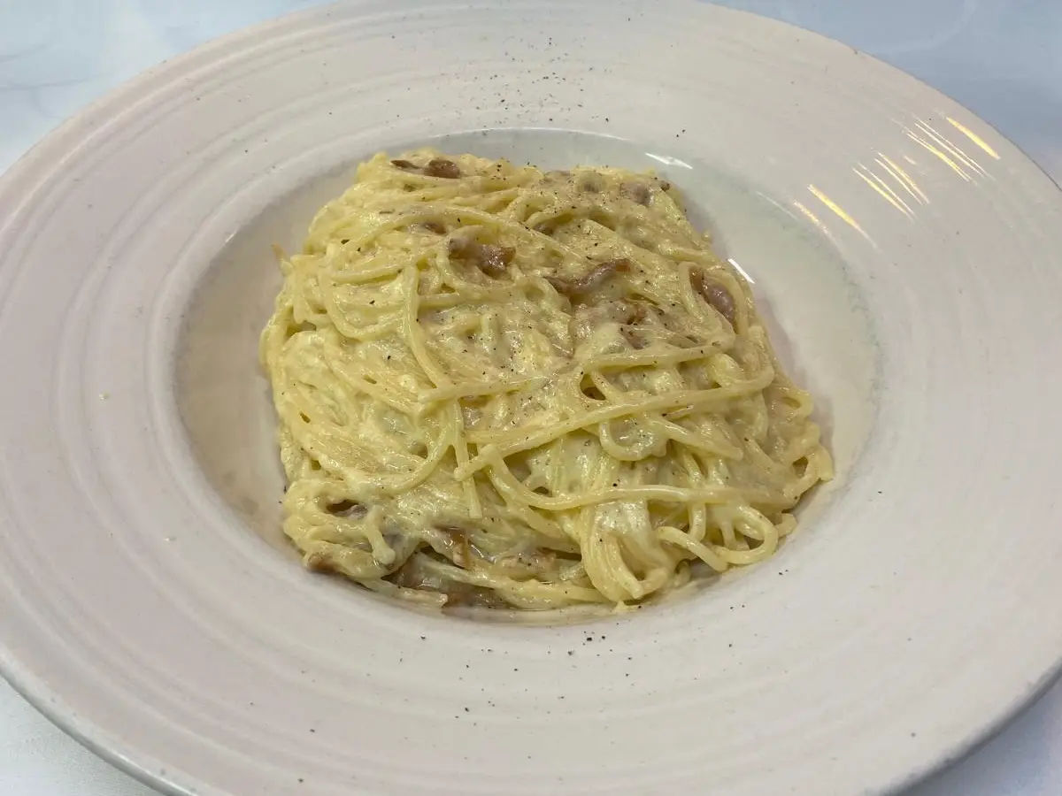 Plato de pasta carbornara